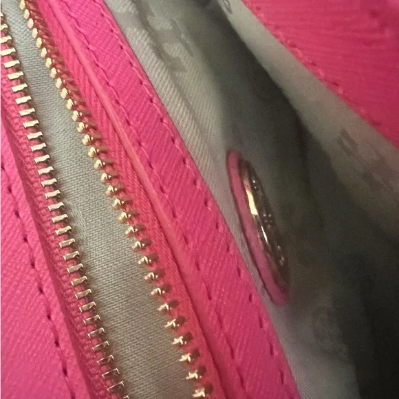 Tory Burch Robinson Patchwork Crossbody Bag - Picture 6 of 10